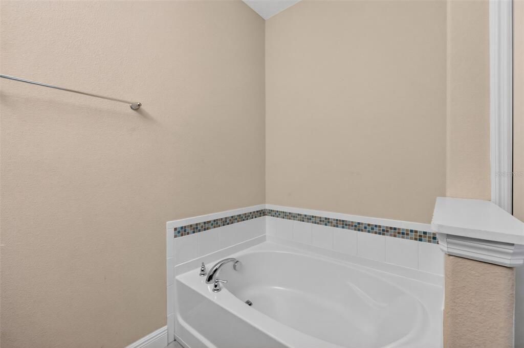 For Sale: $484,000 (5 beds, 4 baths, 2777 Square Feet)