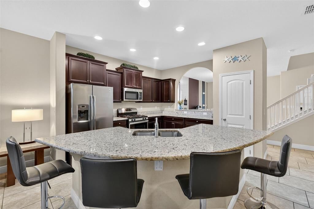 For Sale: $484,000 (5 beds, 4 baths, 2777 Square Feet)