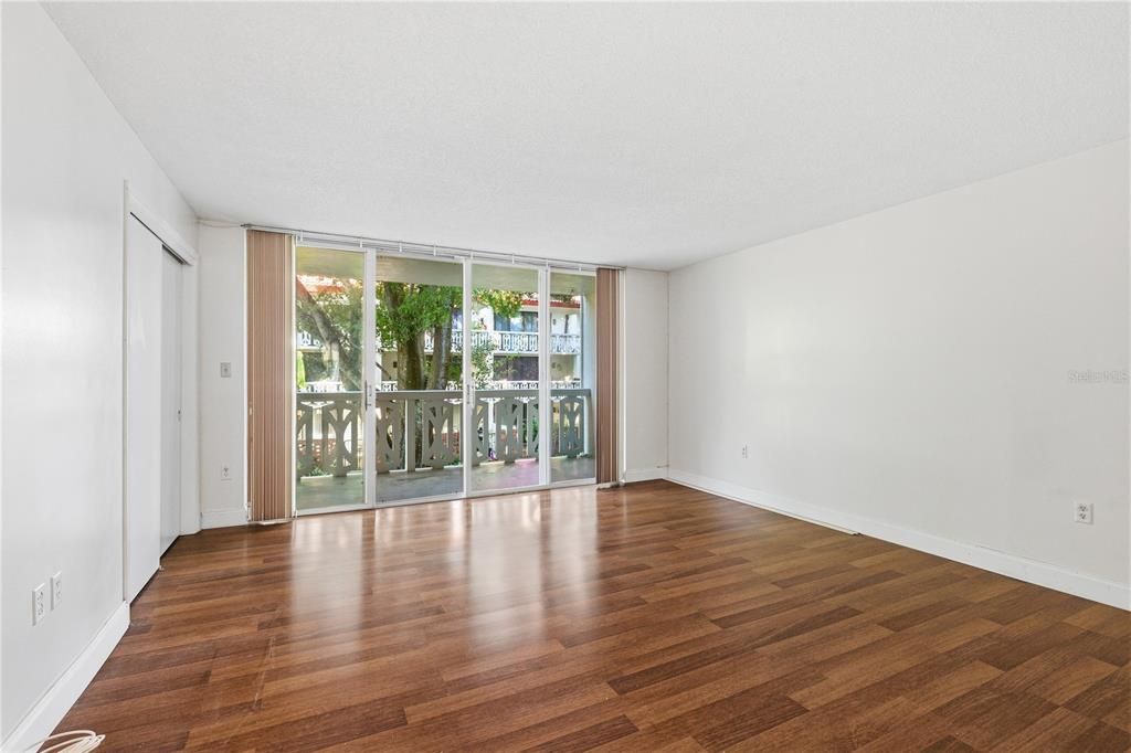 For Sale: $129,000 (1 beds, 1 baths, 775 Square Feet)