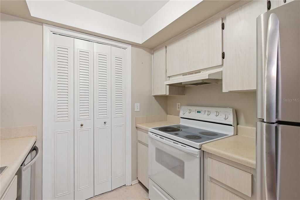 For Sale: $129,000 (1 beds, 1 baths, 775 Square Feet)