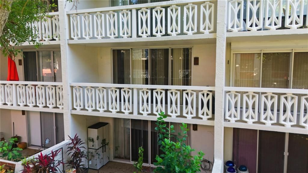 For Sale: $129,000 (1 beds, 1 baths, 775 Square Feet)