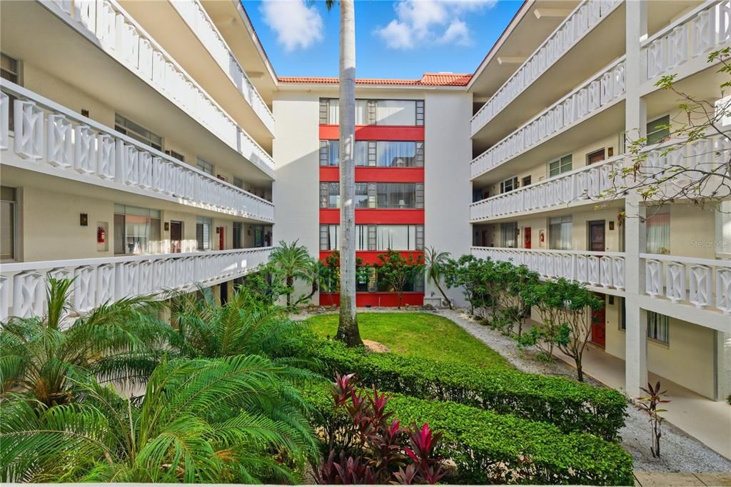 For Sale: $129,000 (1 beds, 1 baths, 775 Square Feet)