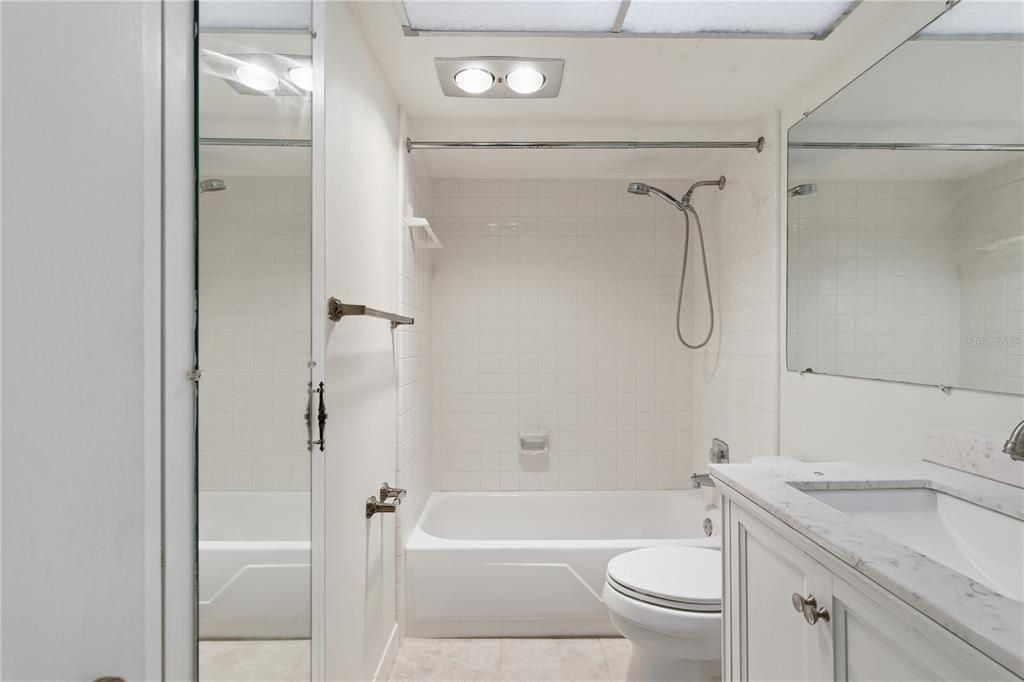 For Sale: $129,000 (1 beds, 1 baths, 775 Square Feet)