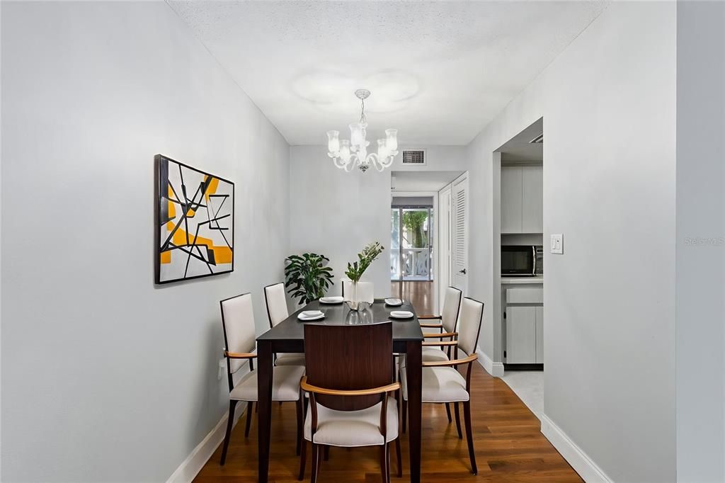 For Sale: $129,000 (1 beds, 1 baths, 775 Square Feet)