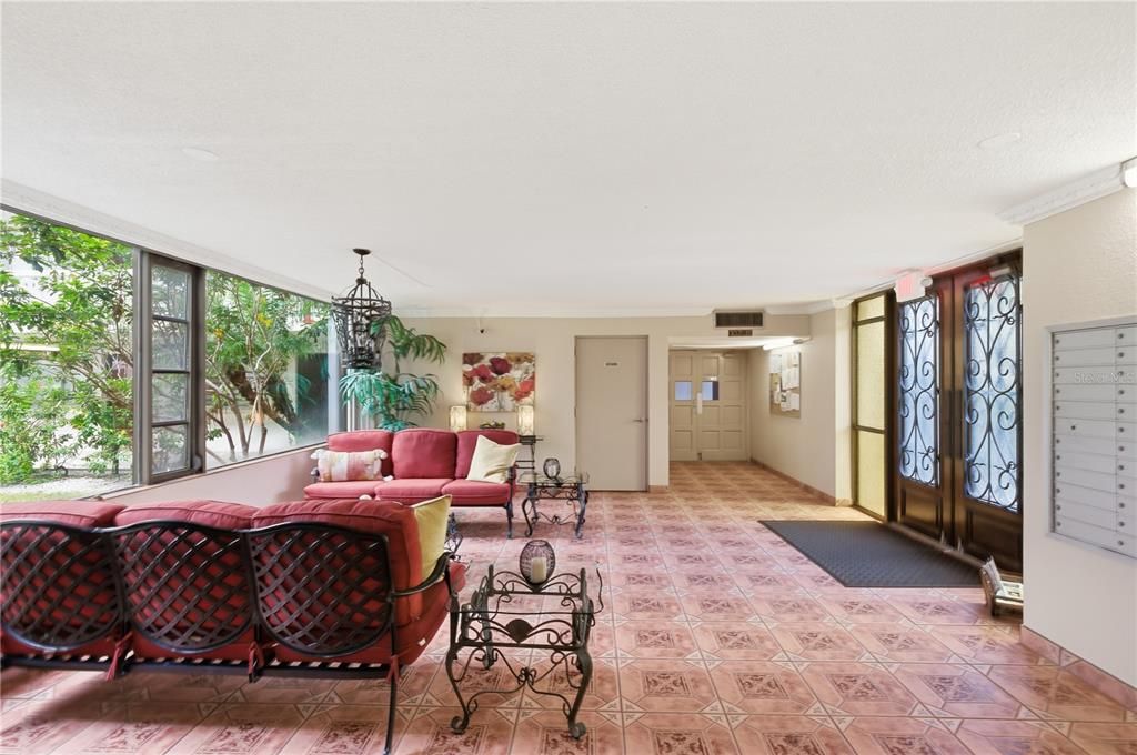 For Sale: $129,000 (1 beds, 1 baths, 775 Square Feet)