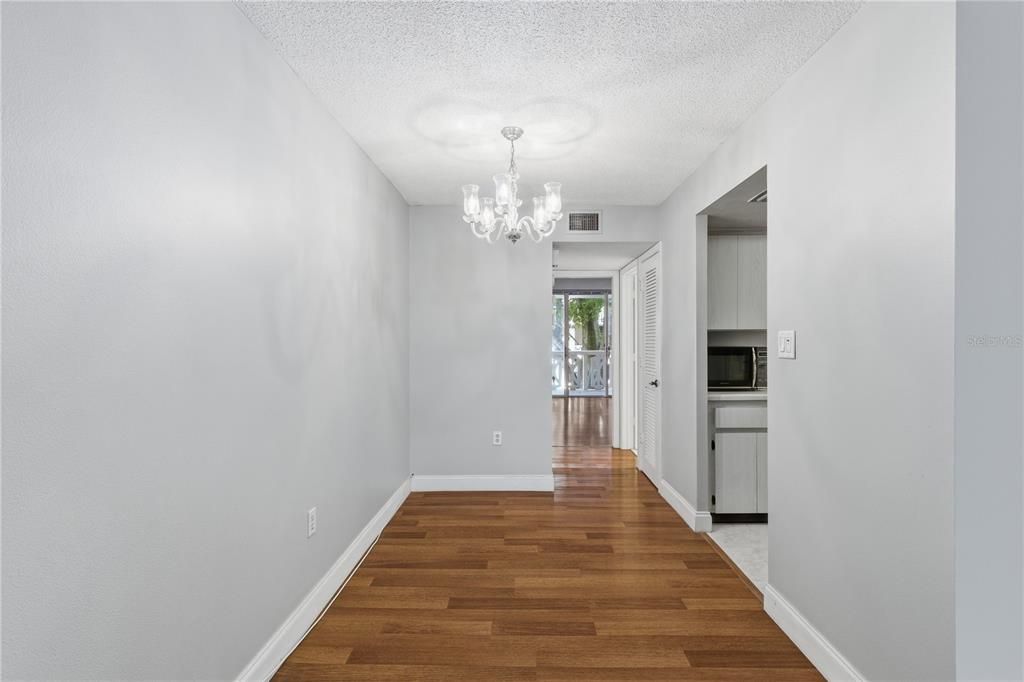 For Sale: $129,000 (1 beds, 1 baths, 775 Square Feet)