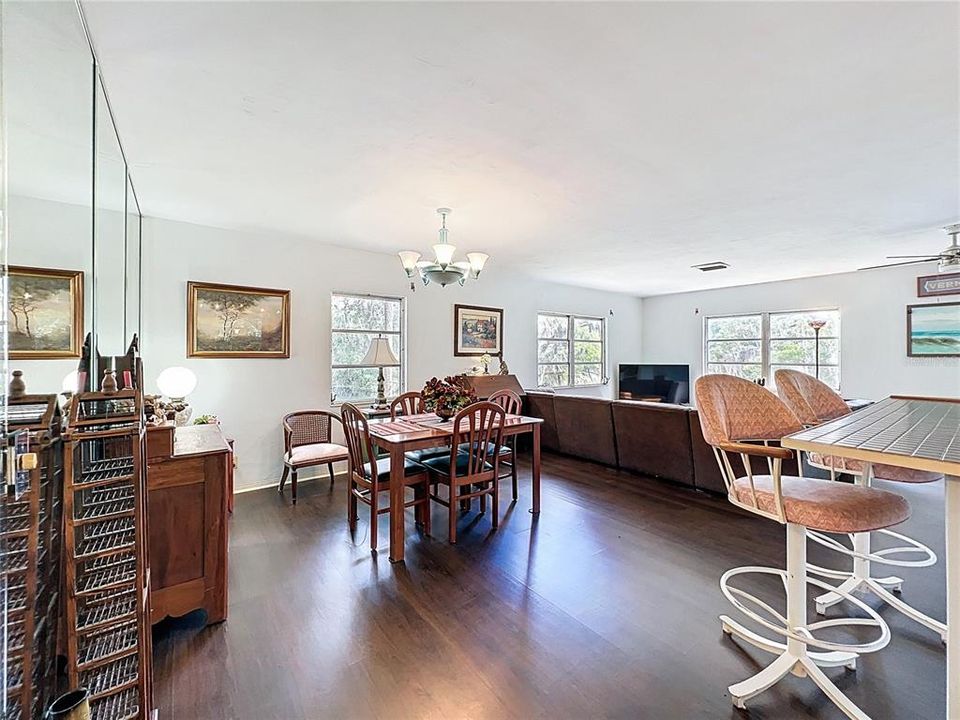 На продажу: $349,900 (3 спален, 2 ванн, 2160 Квадратных фут)