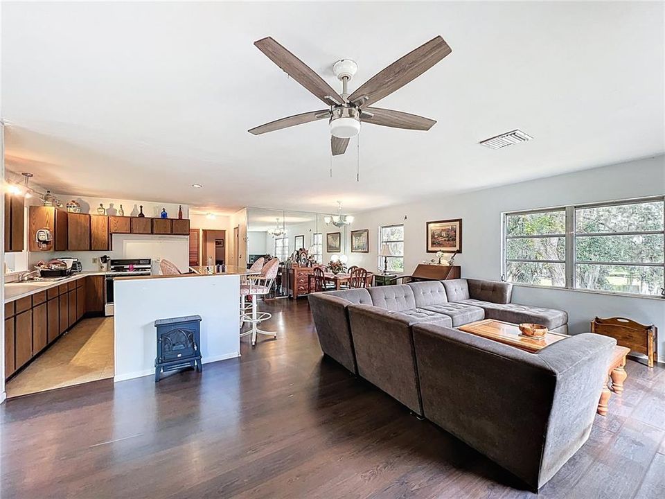 На продажу: $349,900 (3 спален, 2 ванн, 2160 Квадратных фут)