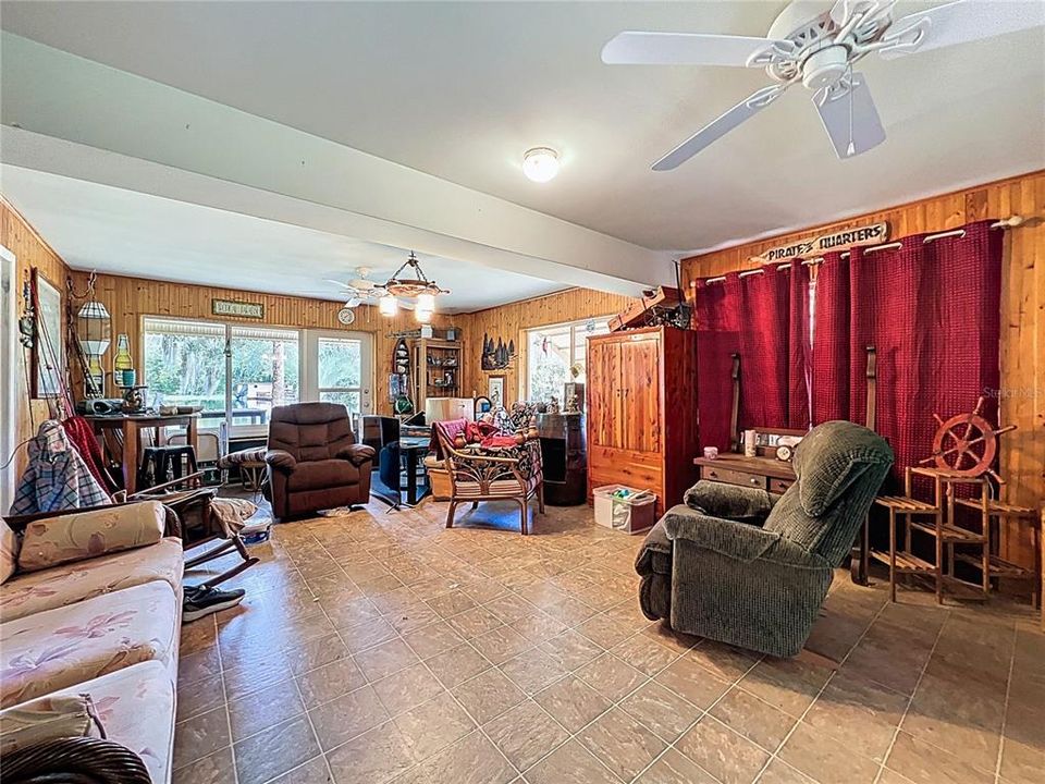 На продажу: $349,900 (3 спален, 2 ванн, 2160 Квадратных фут)