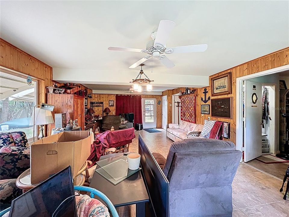 На продажу: $349,900 (3 спален, 2 ванн, 2160 Квадратных фут)