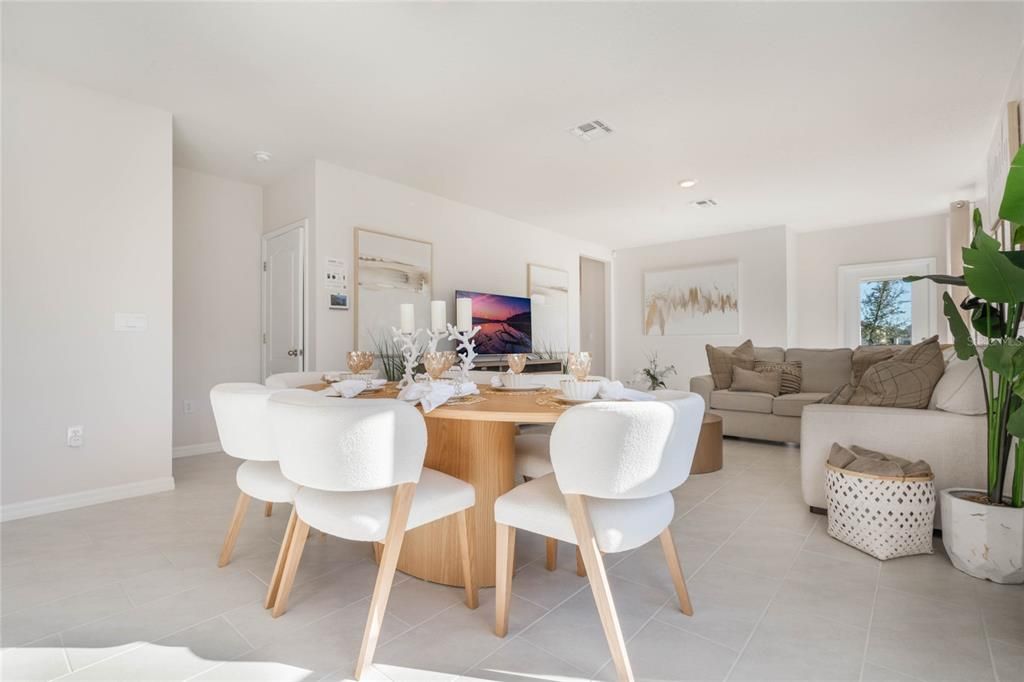 Active With Contract: $323,490 (4 beds, 2 baths, 1665 Square Feet)