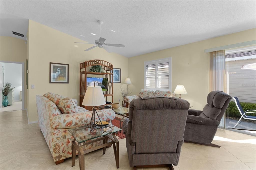 待售: $265,000 (2 贝兹, 2 浴室, 1188 平方英尺)