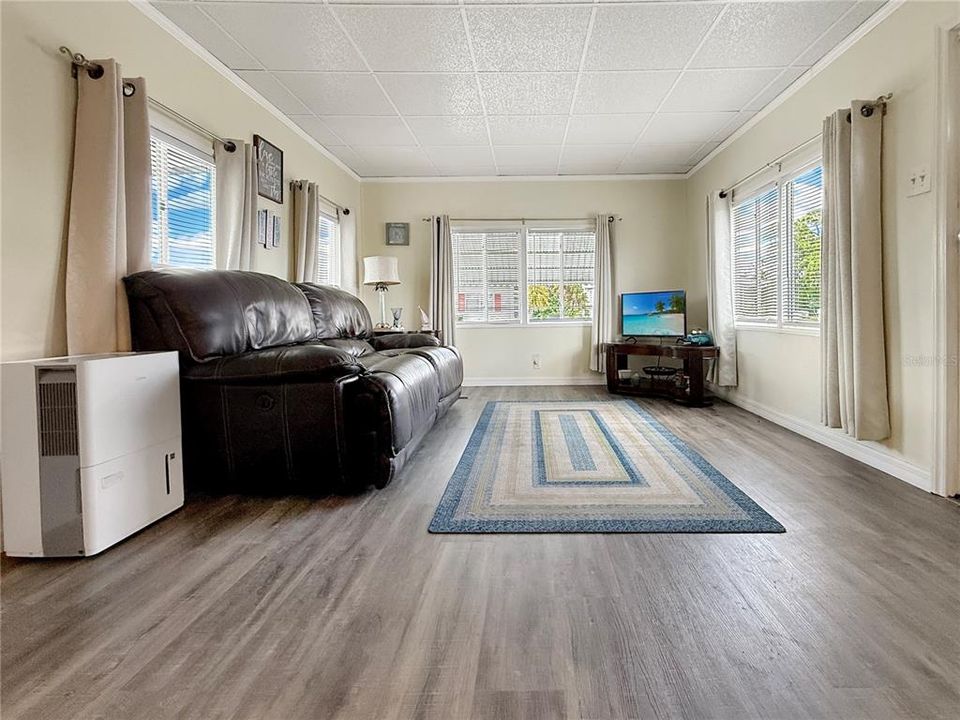 For Sale: $85,000 (2 beds, 1 baths, 660 Square Feet)