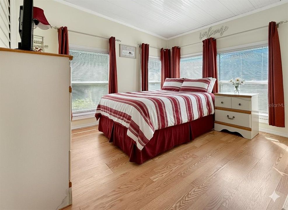 For Sale: $85,000 (2 beds, 1 baths, 660 Square Feet)