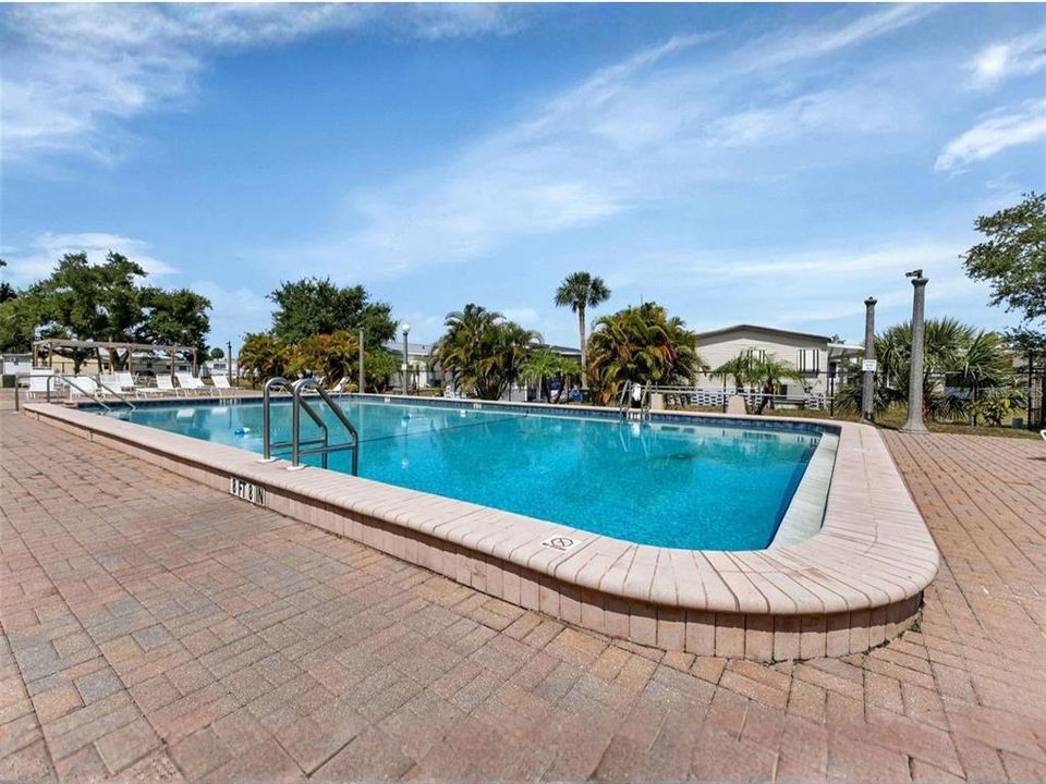 For Sale: $85,000 (2 beds, 1 baths, 660 Square Feet)