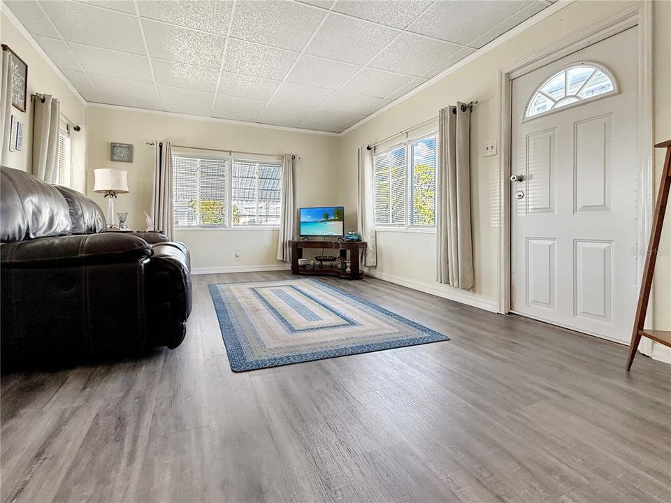 For Sale: $85,000 (2 beds, 1 baths, 660 Square Feet)