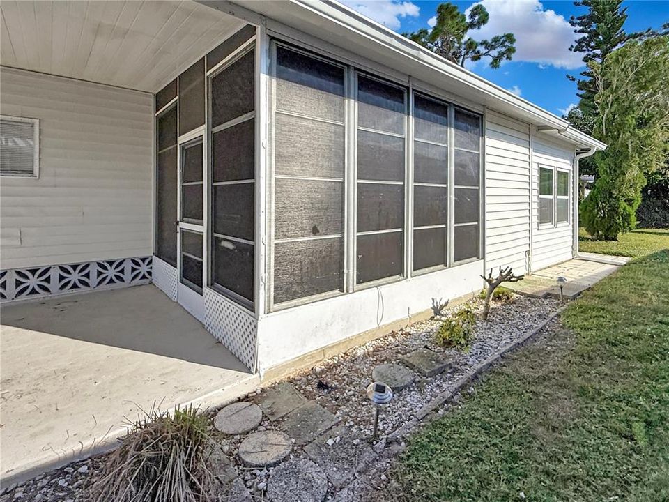 For Sale: $85,000 (2 beds, 1 baths, 660 Square Feet)