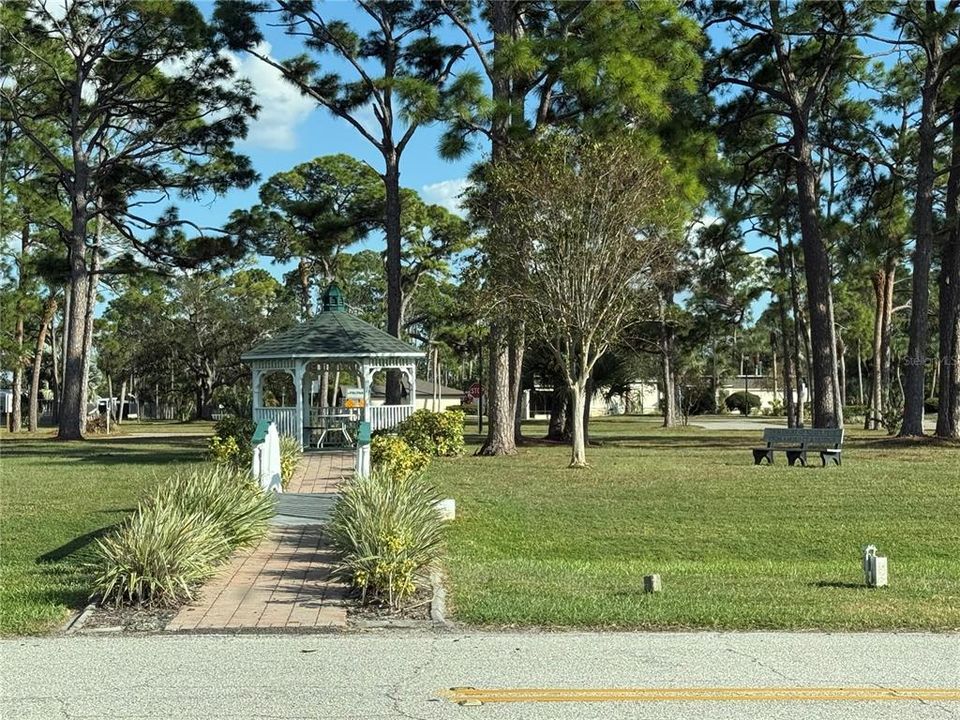 For Sale: $85,000 (2 beds, 1 baths, 660 Square Feet)