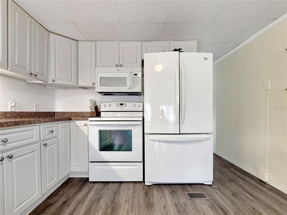 For Sale: $85,000 (2 beds, 1 baths, 660 Square Feet)