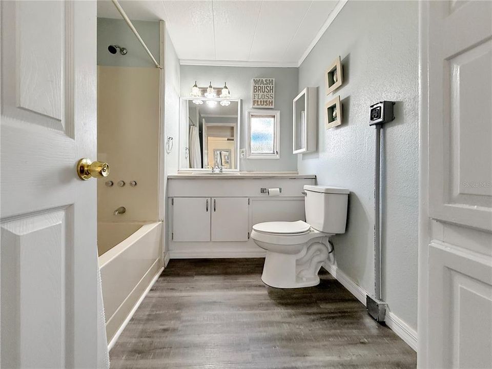 For Sale: $85,000 (2 beds, 1 baths, 660 Square Feet)