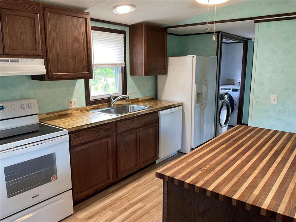 На продажу: $112,000 (2 спален, 2 ванн, 958 Квадратных фут)