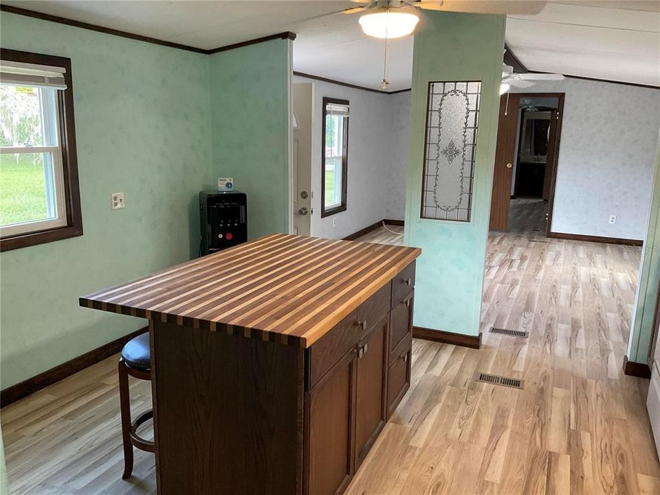 На продажу: $112,000 (2 спален, 2 ванн, 958 Квадратных фут)