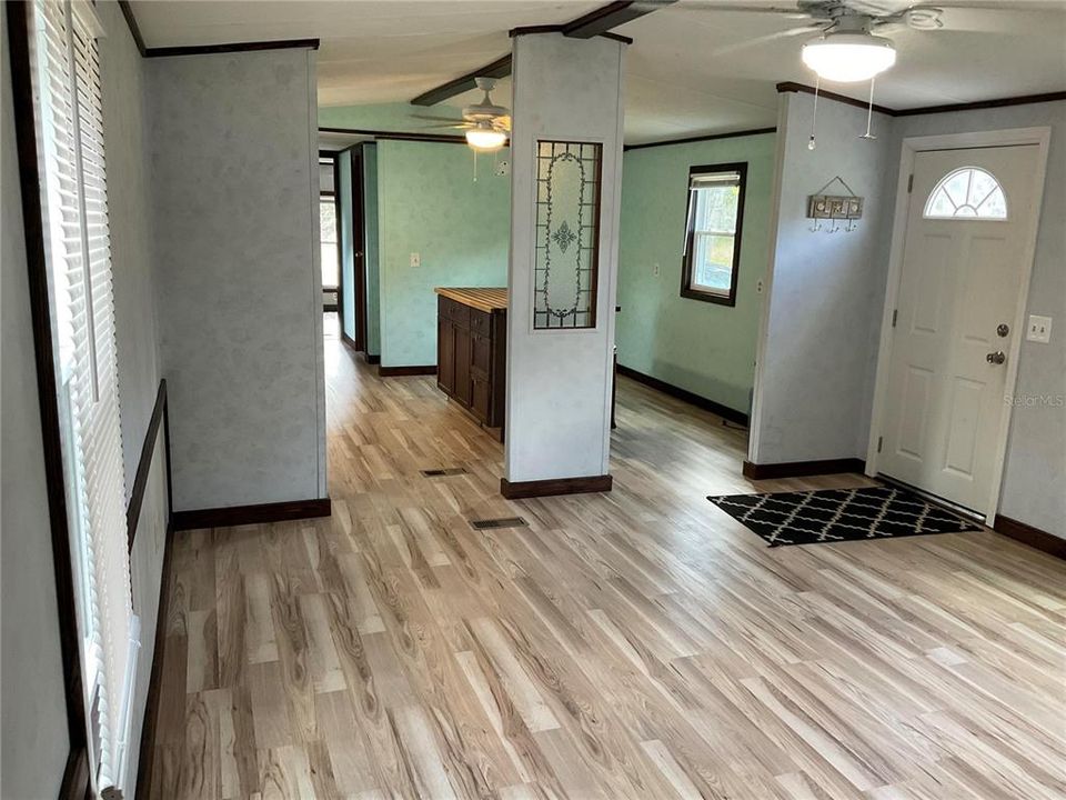 На продажу: $112,000 (2 спален, 2 ванн, 958 Квадратных фут)