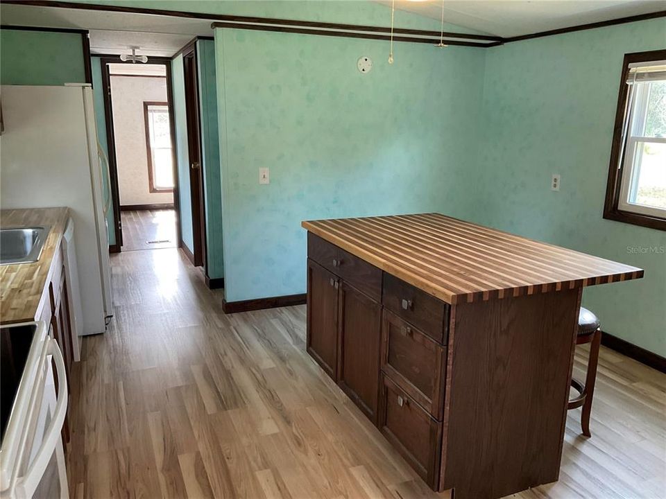 На продажу: $112,000 (2 спален, 2 ванн, 958 Квадратных фут)