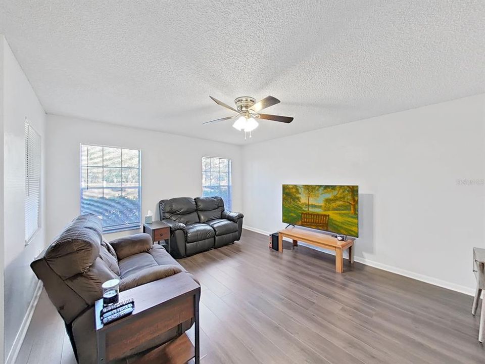 For Sale: $239,900 (3 beds, 2 baths, 1351 Square Feet)