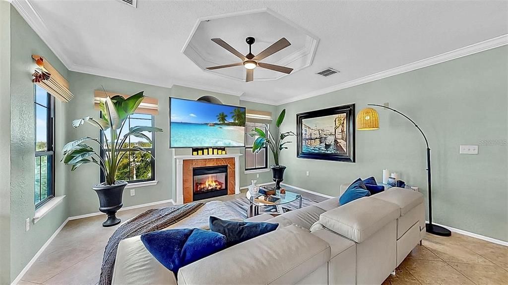 For Sale: $325,000 (2 beds, 2 baths, 1368 Square Feet)