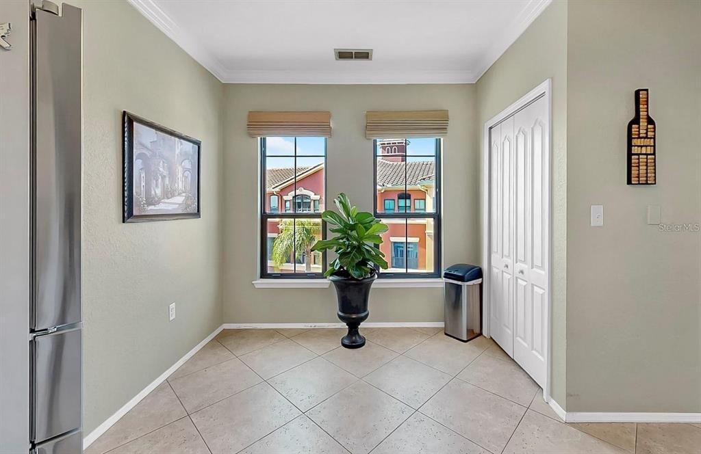 For Sale: $325,000 (2 beds, 2 baths, 1368 Square Feet)