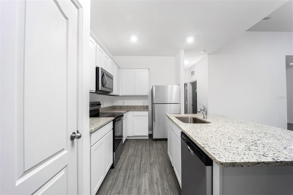 На продажу: $338,900 (3 спален, 2 ванн, 1613 Квадратных фут)