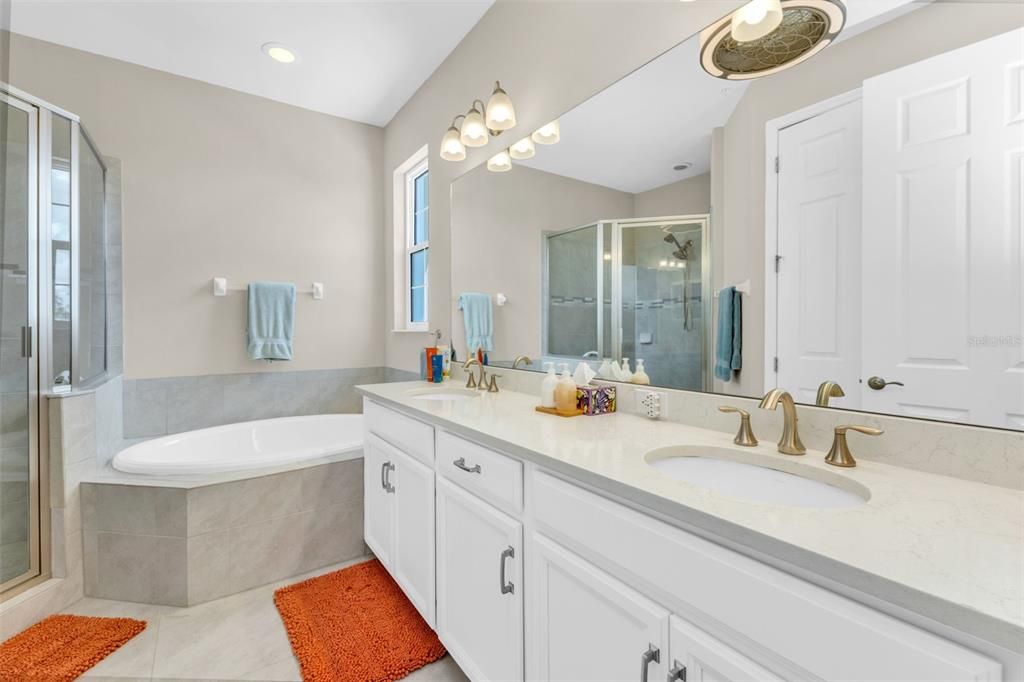 For Sale: $550,000 (4 beds, 3 baths, 2640 Square Feet)