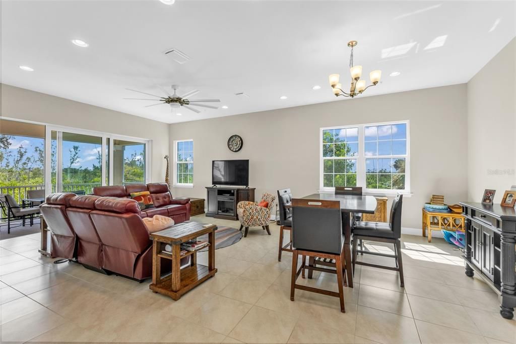 For Sale: $550,000 (4 beds, 3 baths, 2640 Square Feet)