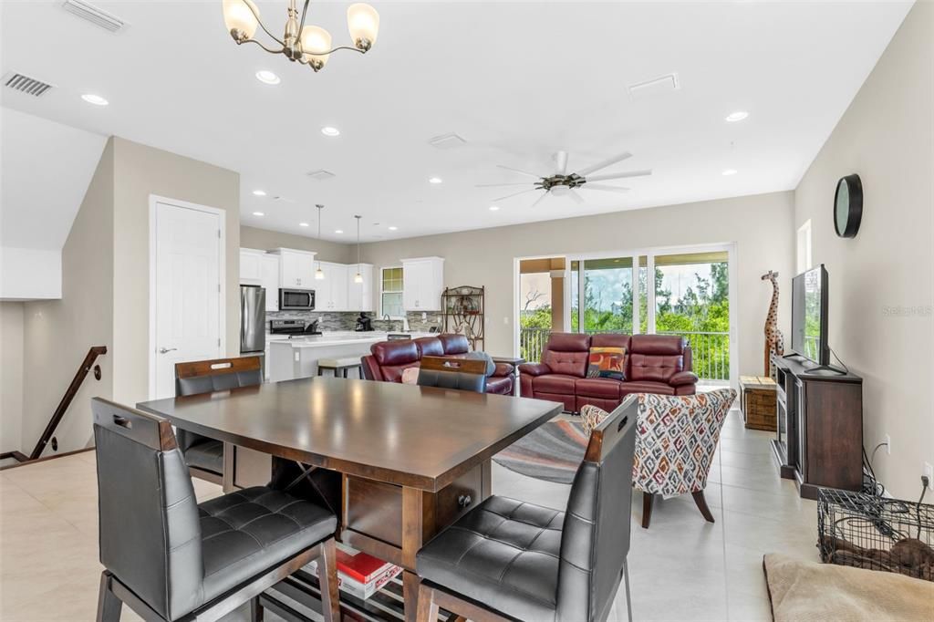 For Sale: $550,000 (4 beds, 3 baths, 2640 Square Feet)