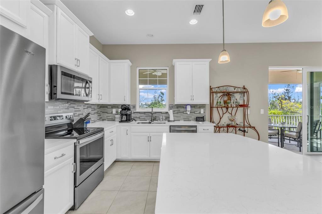 For Sale: $550,000 (4 beds, 3 baths, 2640 Square Feet)