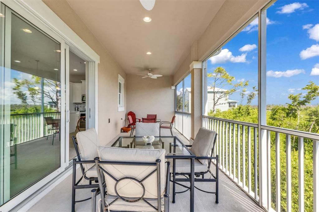 For Sale: $550,000 (4 beds, 3 baths, 2640 Square Feet)