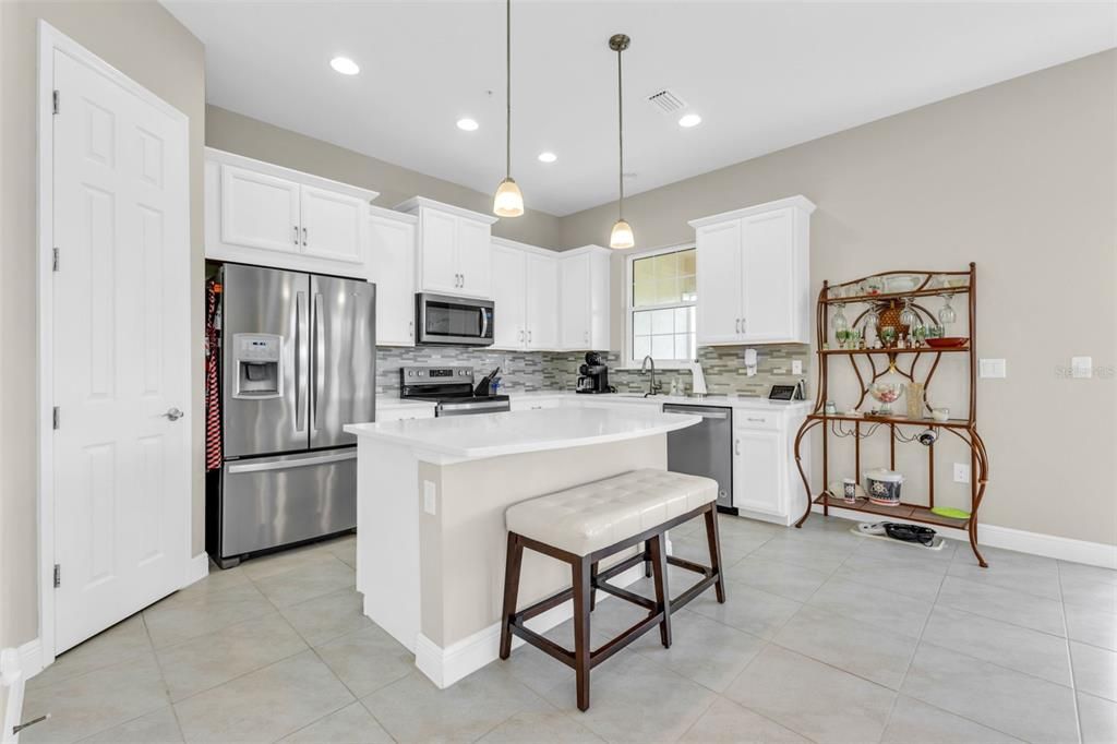 For Sale: $550,000 (4 beds, 3 baths, 2640 Square Feet)