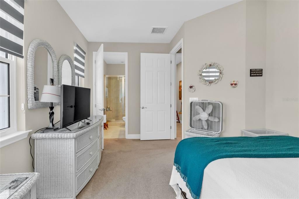 For Sale: $550,000 (4 beds, 3 baths, 2640 Square Feet)