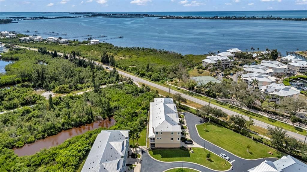 For Sale: $550,000 (4 beds, 3 baths, 2640 Square Feet)