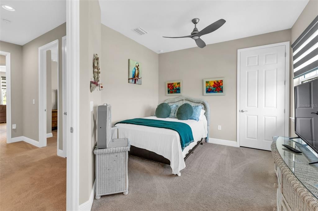 For Sale: $550,000 (4 beds, 3 baths, 2640 Square Feet)