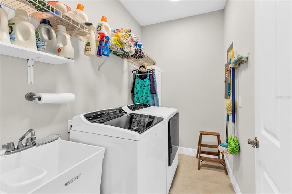 For Sale: $550,000 (4 beds, 3 baths, 2640 Square Feet)