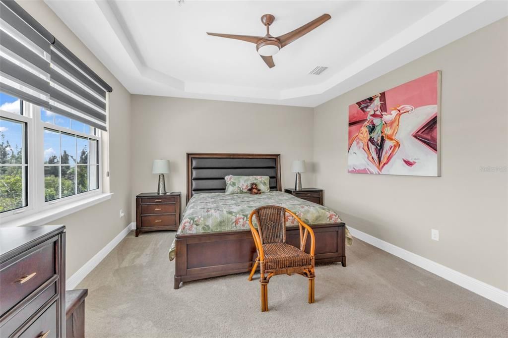 For Sale: $550,000 (4 beds, 3 baths, 2640 Square Feet)