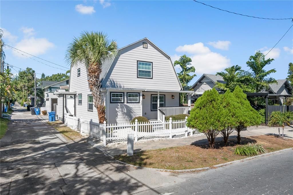 На продажу: $775,900 (4 спален, 4 ванн, 1972 Квадратных фут)