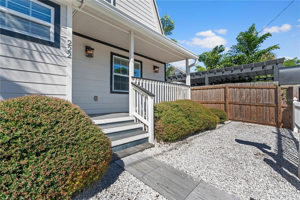 На продажу: $775,900 (4 спален, 4 ванн, 1972 Квадратных фут)