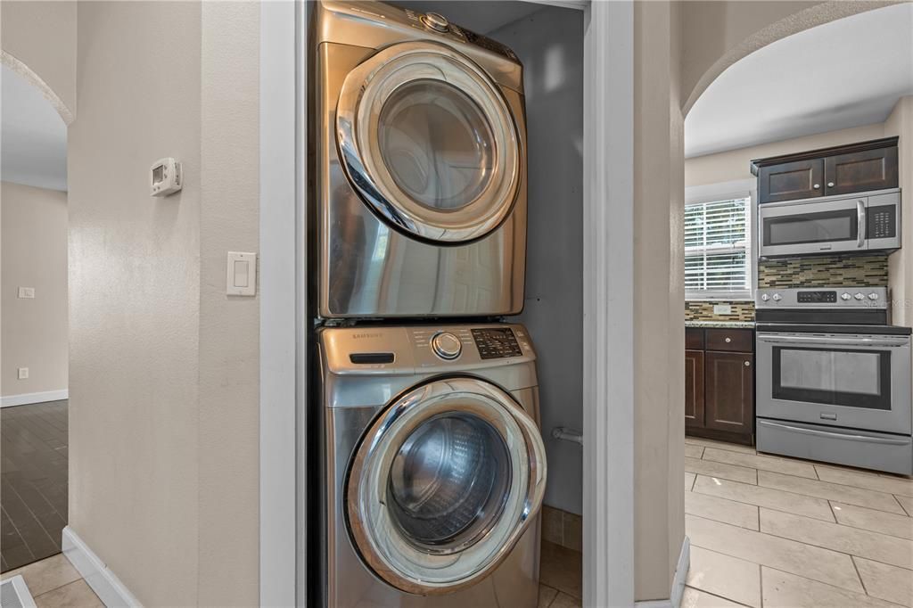 На продажу: $775,900 (4 спален, 4 ванн, 1972 Квадратных фут)