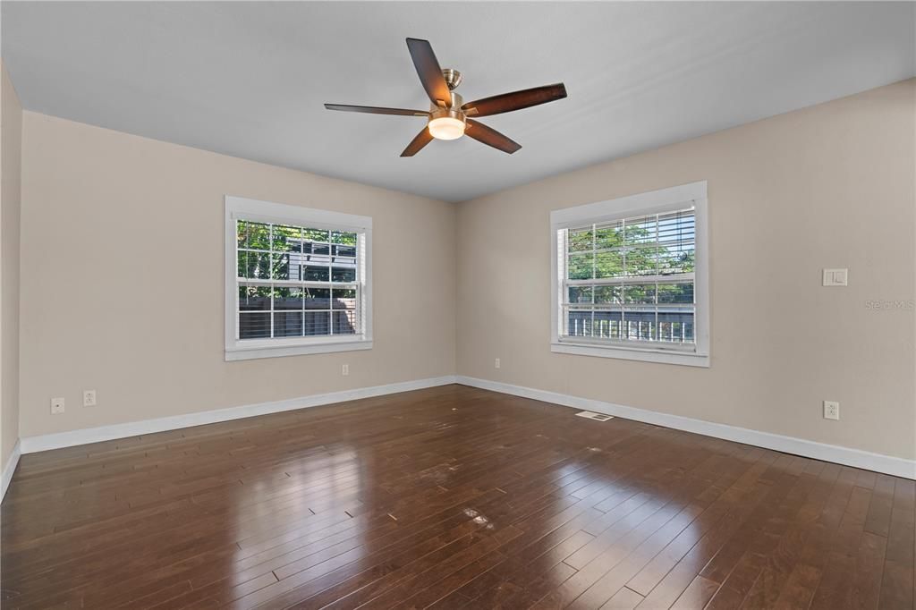 На продажу: $775,900 (4 спален, 4 ванн, 1972 Квадратных фут)