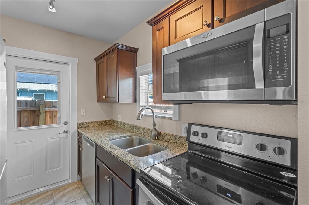 На продажу: $775,900 (4 спален, 4 ванн, 1972 Квадратных фут)