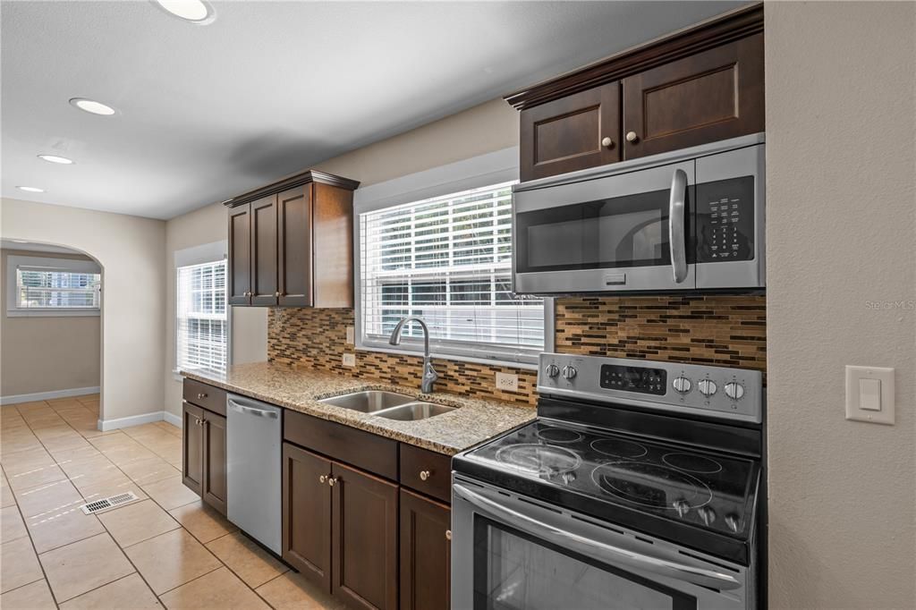 На продажу: $775,900 (4 спален, 4 ванн, 1972 Квадратных фут)