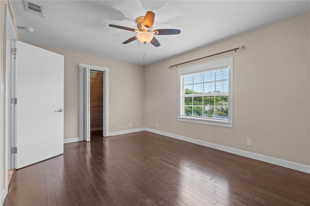 На продажу: $775,900 (4 спален, 4 ванн, 1972 Квадратных фут)